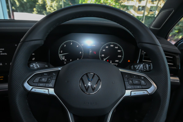 2025 Volkswagen Touareg RC 210TDI R-Line SUV image 12
