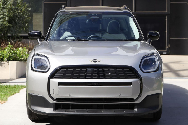 2024 MINI Countryman U25 E Classic SUV image 3