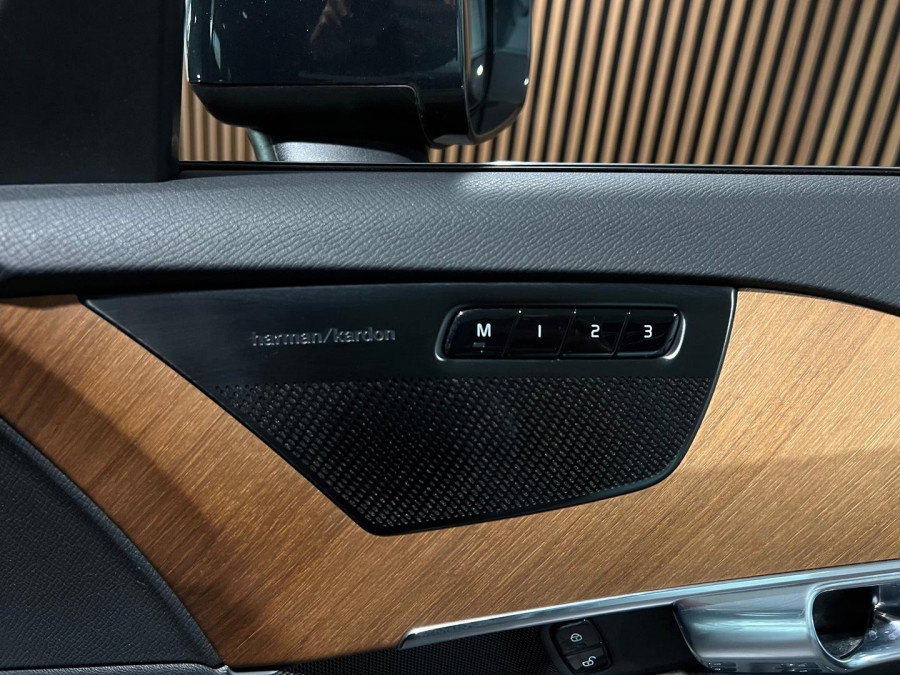 2021 MY22 Volvo XC90 L Series B5 Momentum SUV Image 23