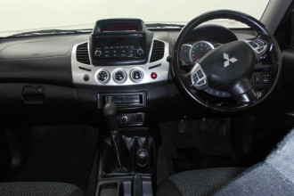 2015 Mitsubishi Triton GLX-R Utility crew cab