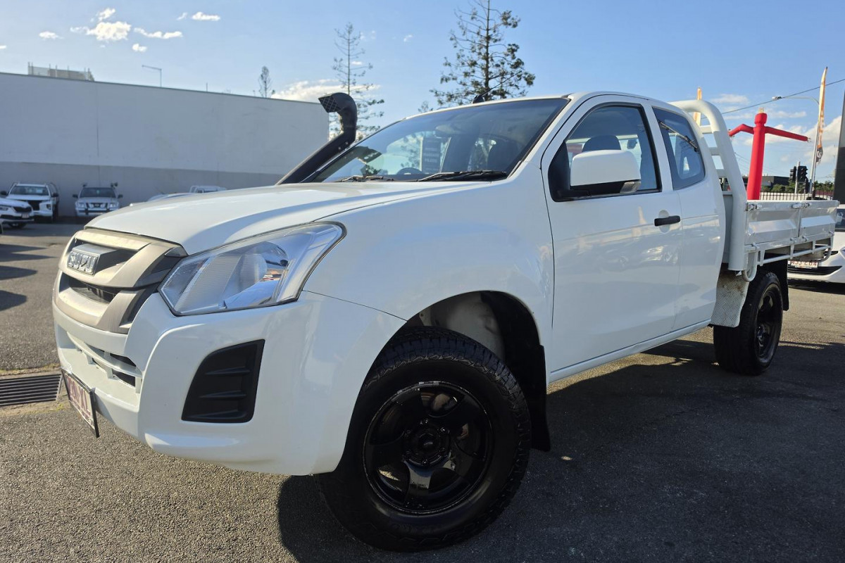 2017 Isuzu D-MAX  SX Cab Chassis