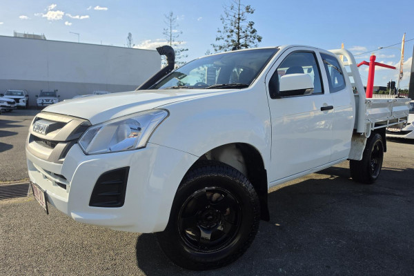 2017 Isuzu D-MAX  SX Cab Chassis Image 1