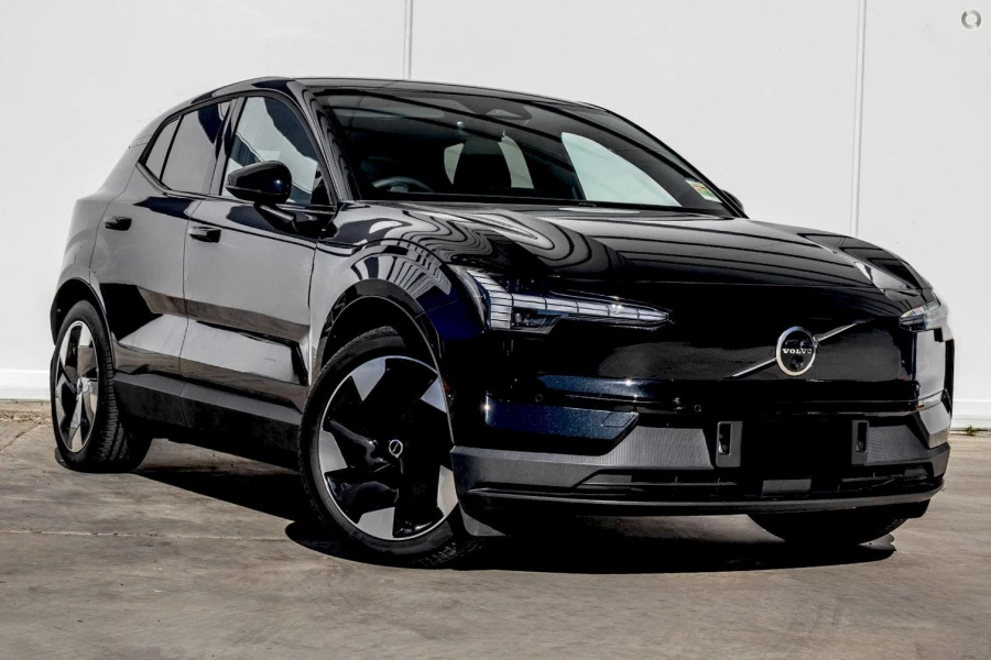 2026 Volvo EX30  Single Motor Extended Range Ultra SUV Image 2
