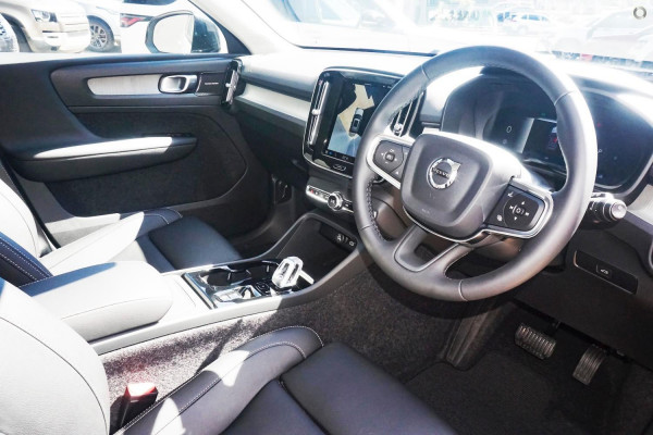 2024 MY25 Volvo XC40  Ultra B4 Dark SUV Image 5