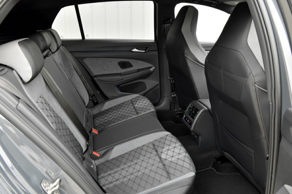 2024 Volkswagen Golf 8 110TSI R-Line Hatch Image 5