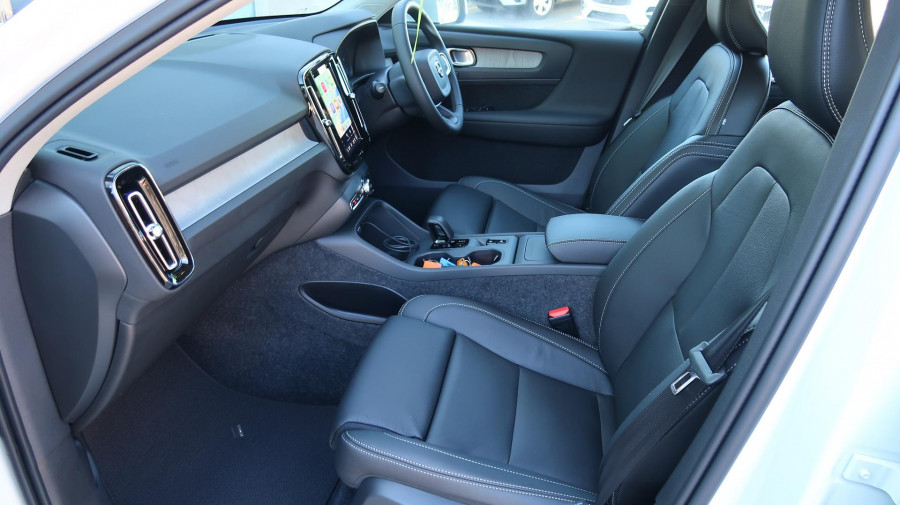 2025 MY26 Volvo XC40 XZ Plus B4 SUV Image 17