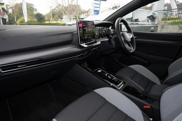 2025 MY26 Volkswagen Golf 8.5 110TSI R-Line Hatch Image 8