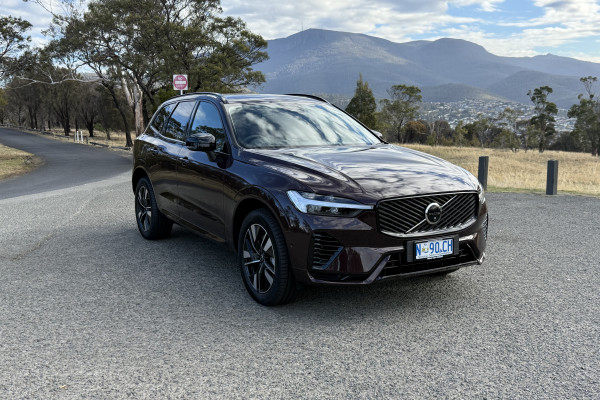 2025 MY26 Volvo XC60 UZ Plus T8 Plug-in Hybrid Dark SUV Image 1