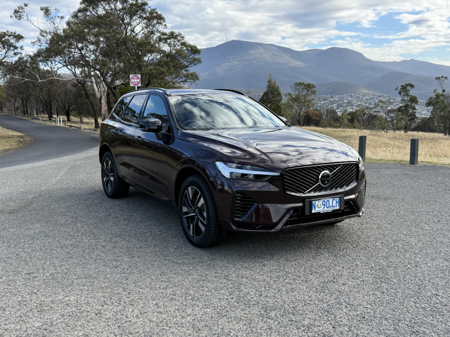 2025 MY26 Volvo XC60 UZ Plus T8 Plug-in Hybrid Dark SUV Image 1