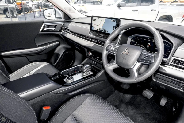2025 Mitsubishi Outlander ZM ES SUV Image 6