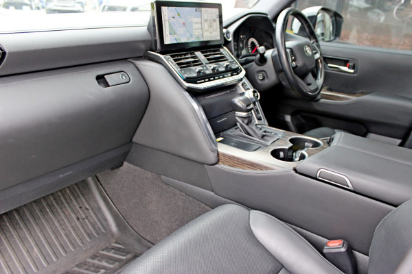 2022 Toyota LandCruiser FJA300R VX SUV Image 11