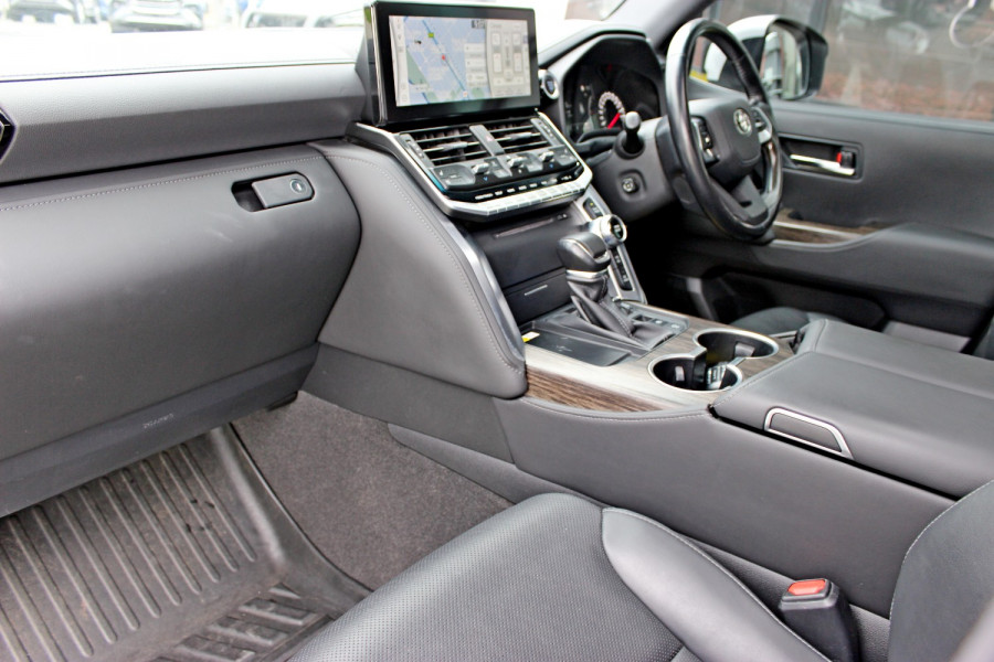 2022 Toyota LandCruiser FJA300R VX SUV Image 11