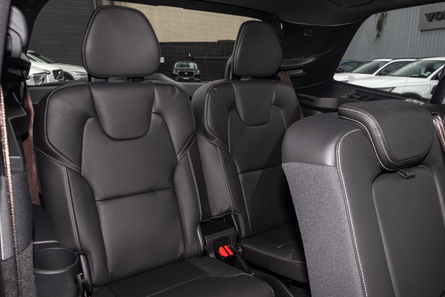 2024 Volvo XC90 L Series Recharge Ultimate T8 Plug-In Hybrid SUV Image 10