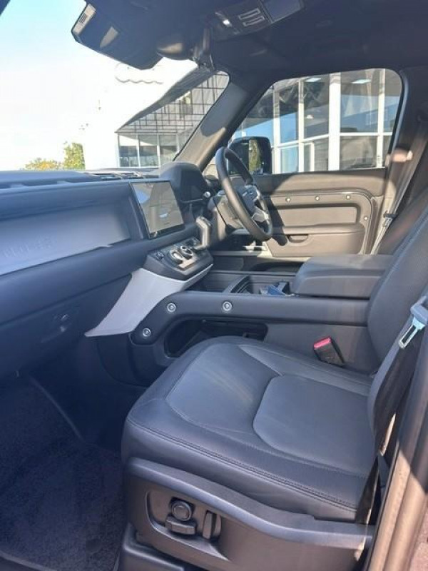 2024 Land Rover Defender L663 110 D300 X SUV image 14