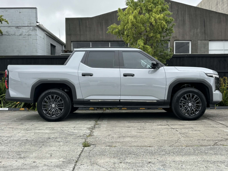 2026 MG U9 Explore Pro Ute Image 2