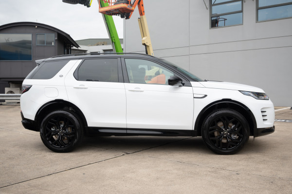 2026 Land Rover Discovery Sport L550 P250 Metropolitan SUV image 3