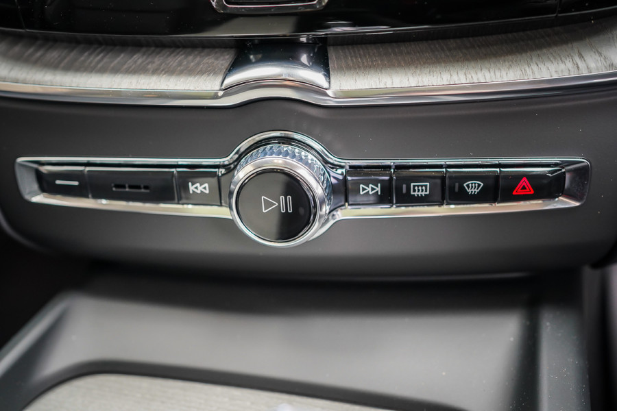 2025 Volvo XC60 UZ Ultra T8 Plug-In Hybrid SUV Image 25
