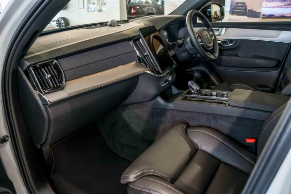 2026 Volvo XC90 L Series Black Edition SUV Image 6