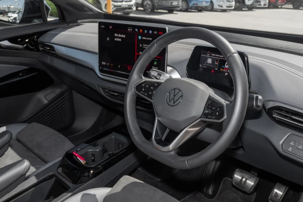 2025 Volkswagen ID. 5 E2 Pro SUV Image 6