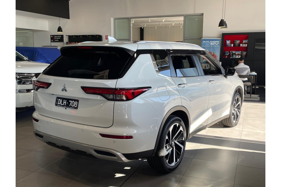 2024 Mitsubishi Outlander ZM LS SUV Image 8