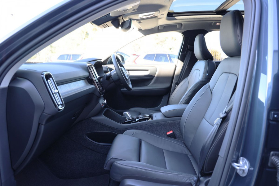 2026 Volvo XC40 XZ Ultra B4 Dark SUV Image 31