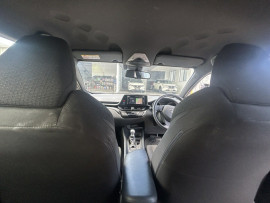 2018 Toyota C-HR NGX10R  SUV image 18