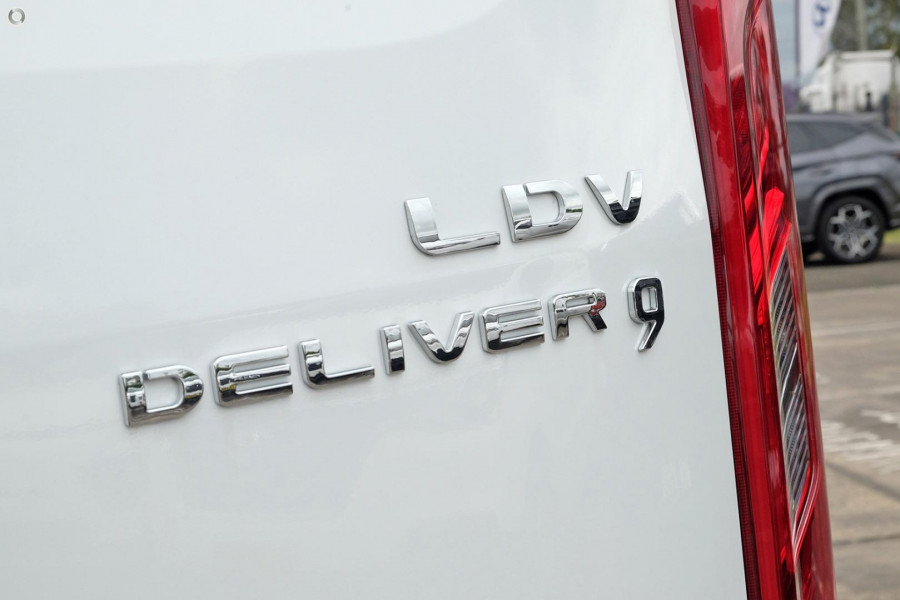 2024 LDV Deliver 9 12-Seat Bus Image 10
