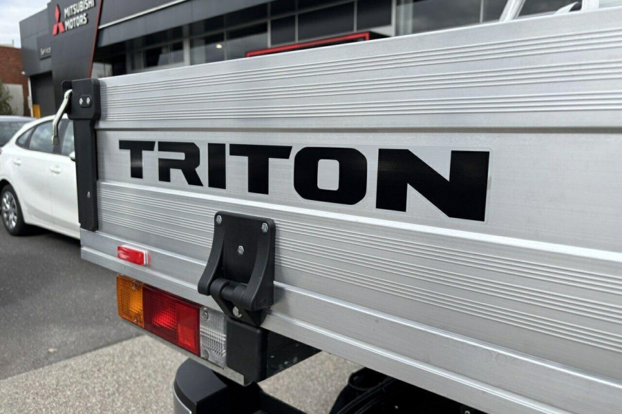 2025 Mitsubishi Triton MV  GLX Cab Chassis Image 10