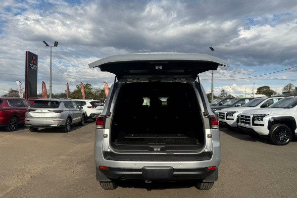 2023 Toyota LandCruiser FJA300R GXL SUV Image 9