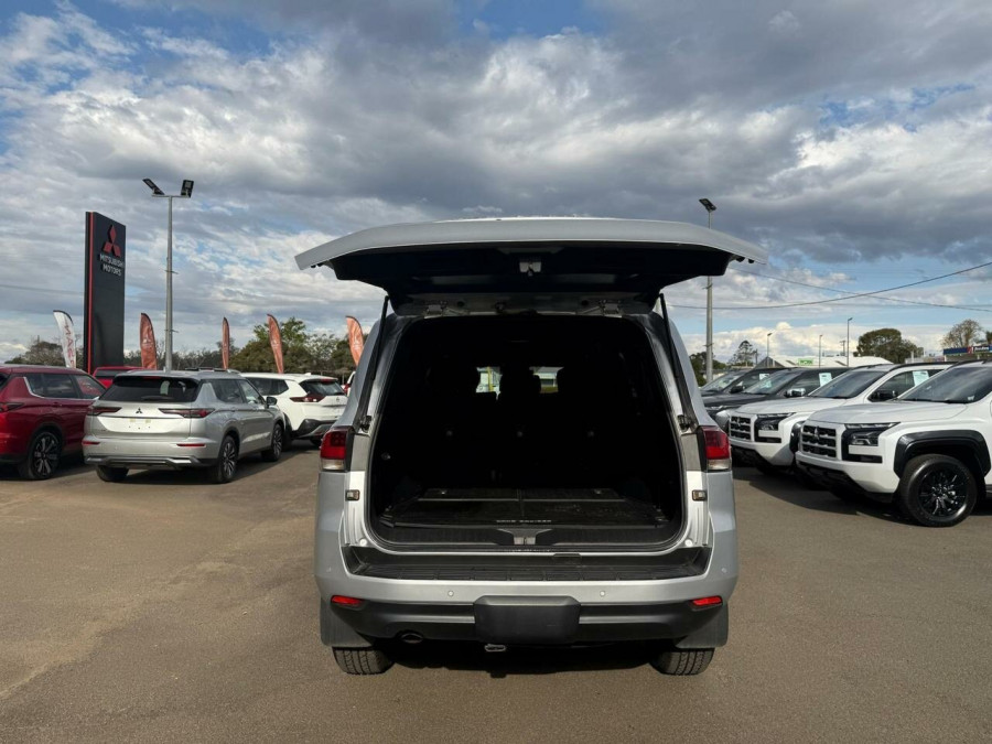 2023 Toyota LandCruiser FJA300R GXL SUV Image 9