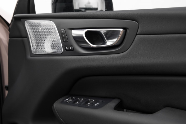 2025 Volvo XC60 UZ B5 Ultra Dark 2L Petrol AWD SUV Image 10