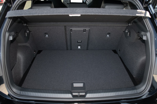 2026 Volkswagen Golf 8.5 110TSI R-Line Hatch image 21