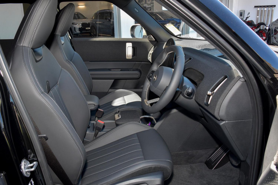 2026 MINI Countryman U25 S Favoured SUV