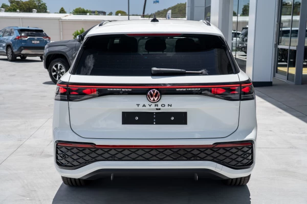 2025 Volkswagen Tayron R4 195TSI R-Line SUV Image 5