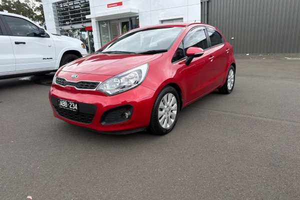 2014 Kia Rio IHS6D2A1FGG829 Si Hatch Image 2
