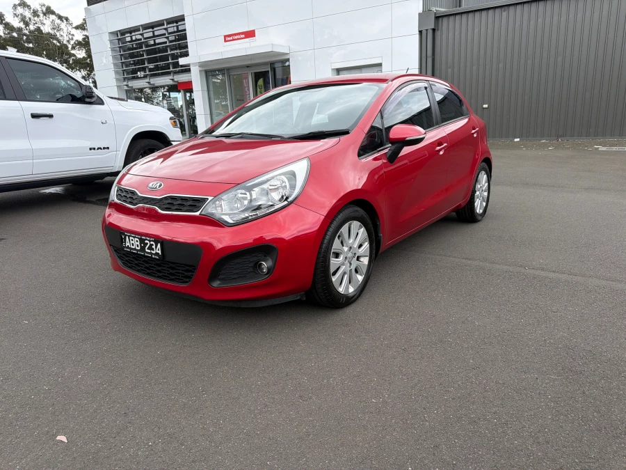 2014 Kia Rio IHS6D2A1FGG829 Si Hatch Image 2