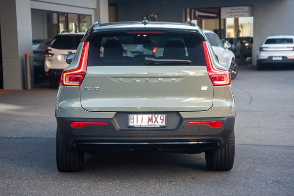 2022 Volvo XC40  Recharge Pure Electric SUV Image 5
