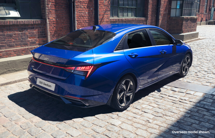 i30 Sedan  Hyundai SmartSense<sup>[H2]</sup>.