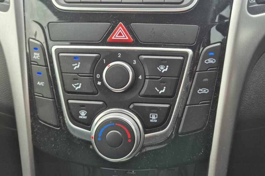 2013 Hyundai i30 GD2 Active Hatch Image 16