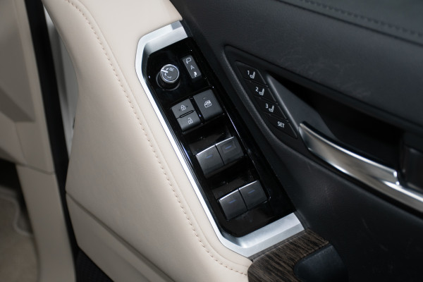 2023 Toyota LandCruiser Sahara SUV image 16