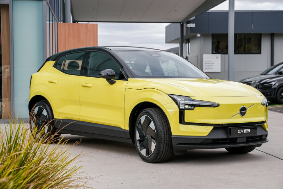 2024 MY25 Volvo EX30  Single Motor Extended Range Plus SUV Image 9