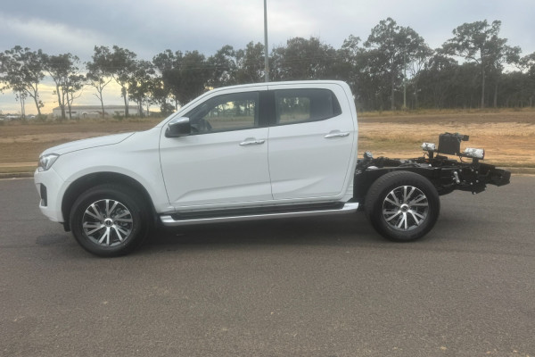 2026 Isuzu D-MAX RG LS-U Cab Chassis Image 6