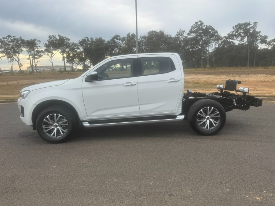 2026 Isuzu D-MAX RG LS-U Cab Chassis Image 6