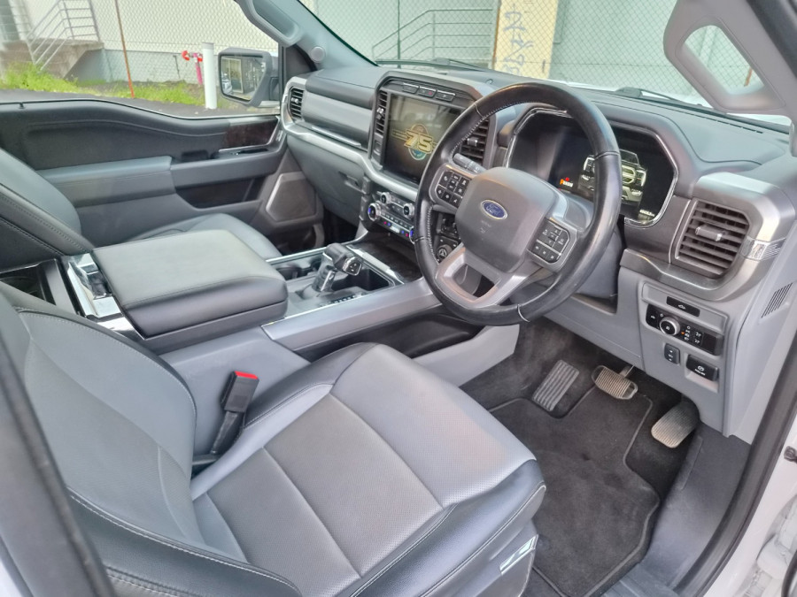 2023 Ford F-150  Lariat Dual Cab Image 13