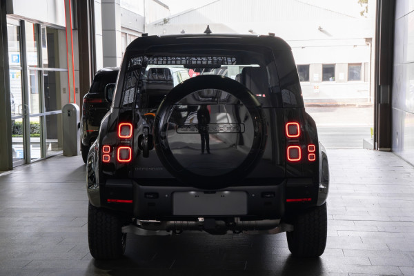 2026 Land Rover Defender L663 110 D350 X-Dynamic SE SUV image 5