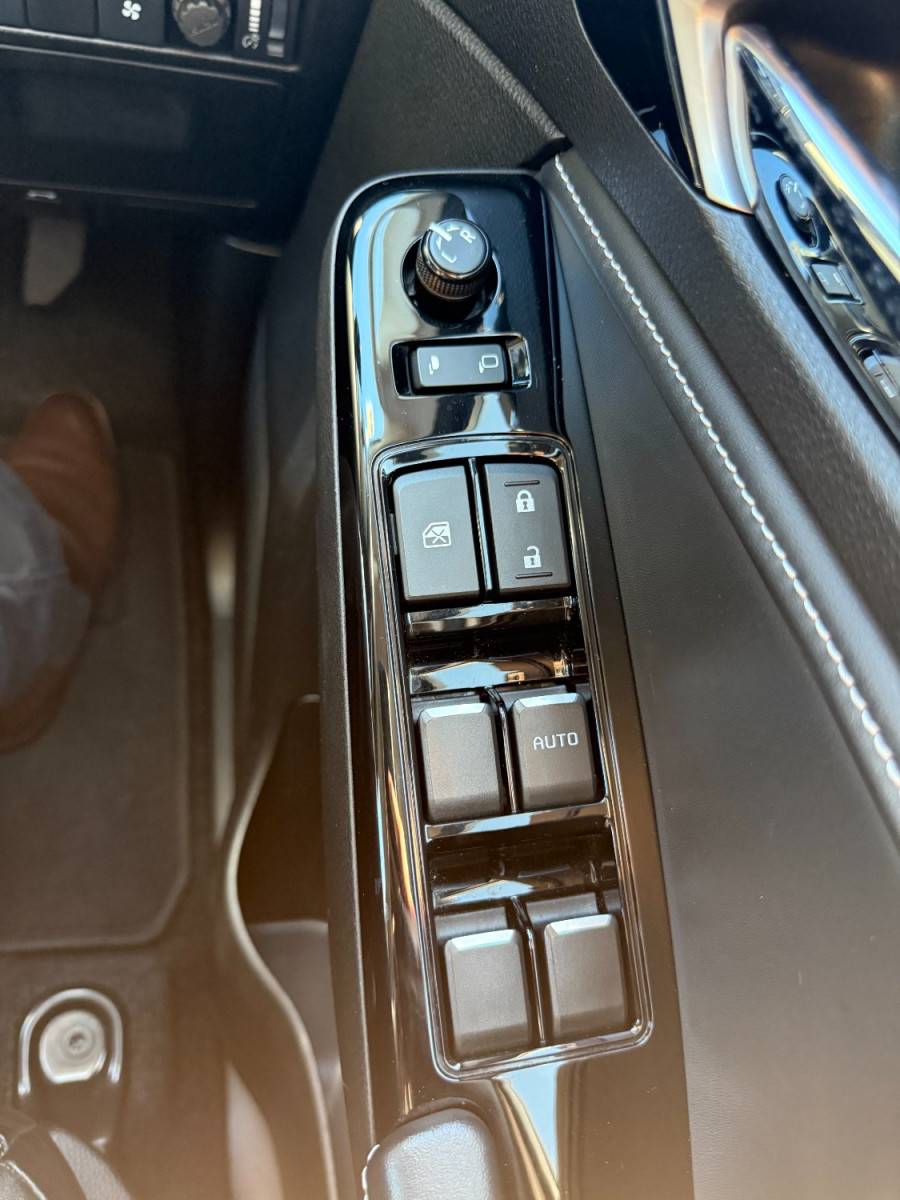 2022 MY23 Isuzu MU-X RJ LS-T SUV Image 18
