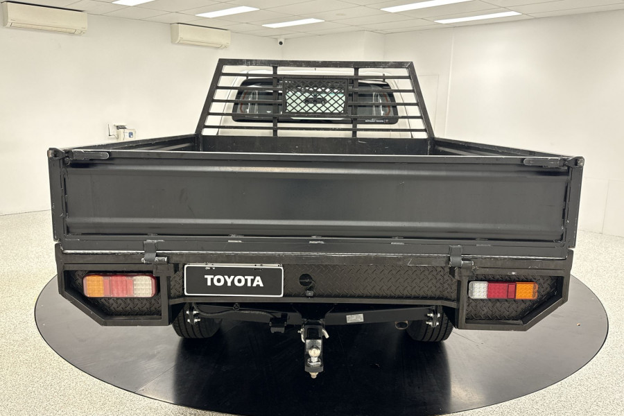 2018 Toyota HiLux GUN126R SR Cab Chassis Image 9