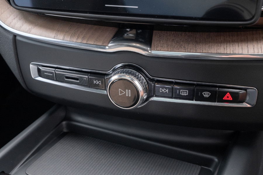 2026 Volvo XC60 UZ Ultra B5 Dark SUV