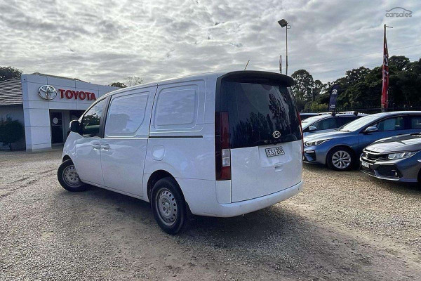 2022 Hyundai Staria Load US4.V1  Van Image 4