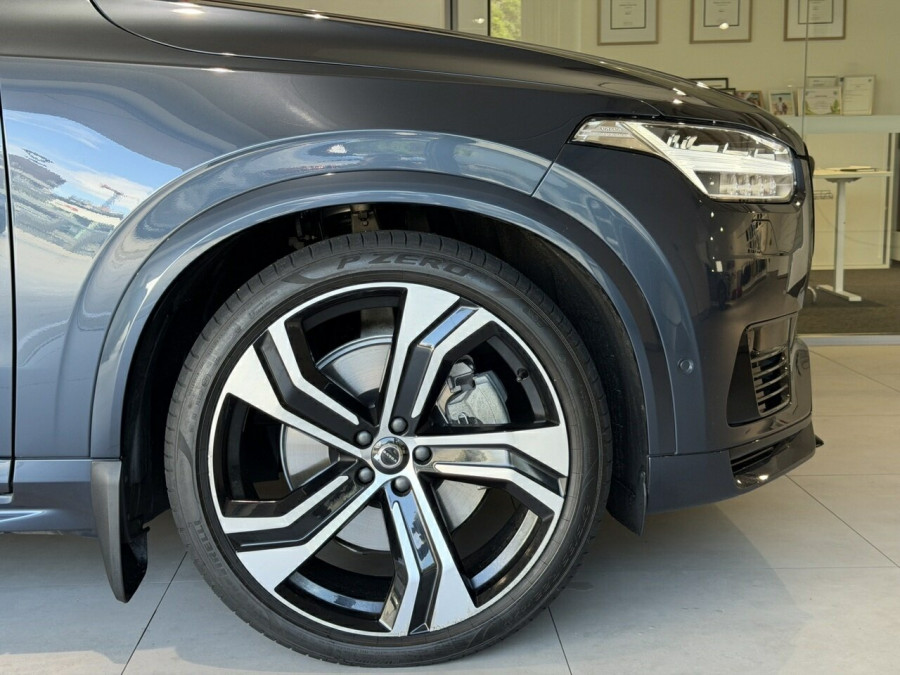 2022 Volvo XC90 L Series Recharge Plug-In Hybrid SUV Image 10